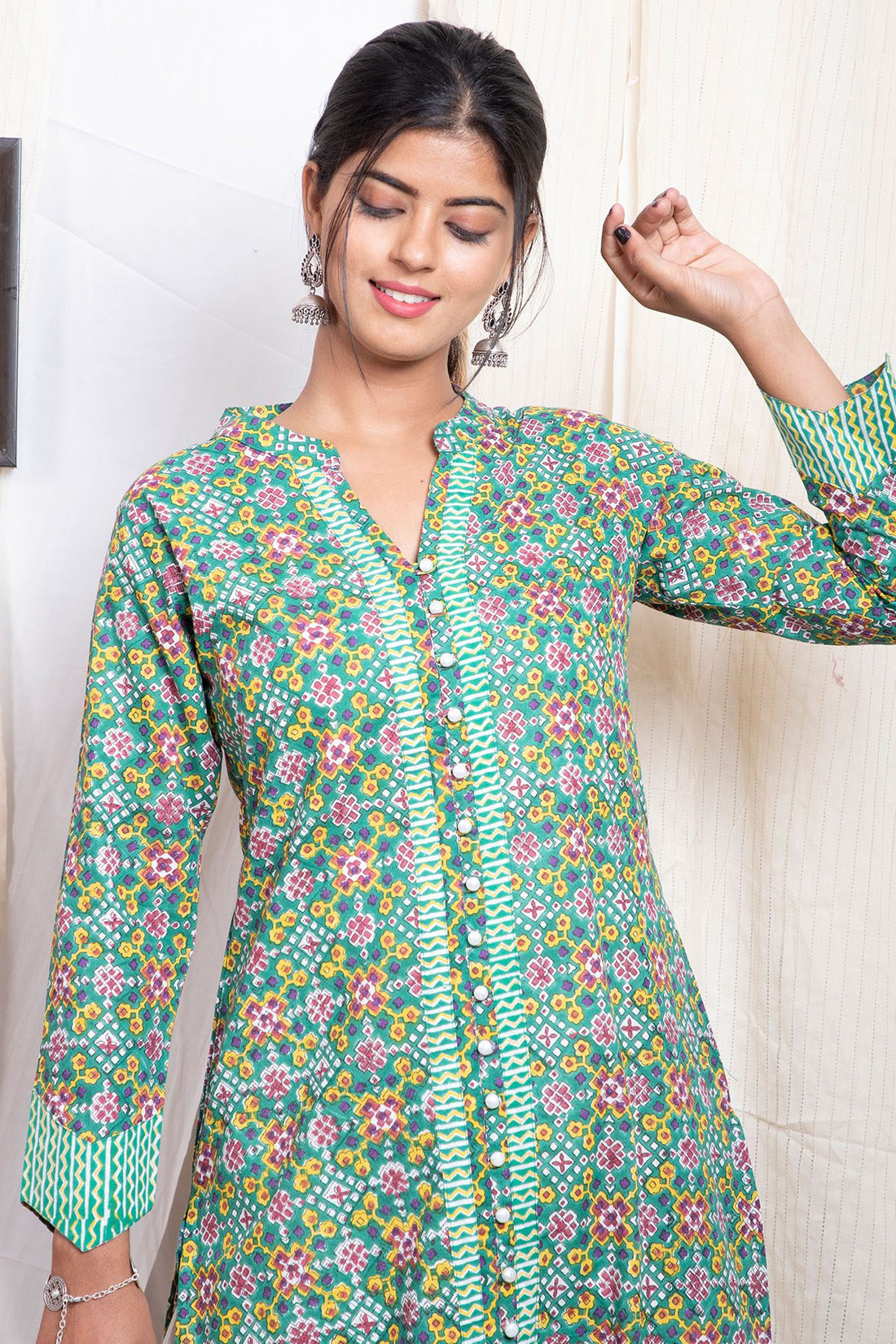 Shuddhi Hanblock Printed Patola Print Straight kurta