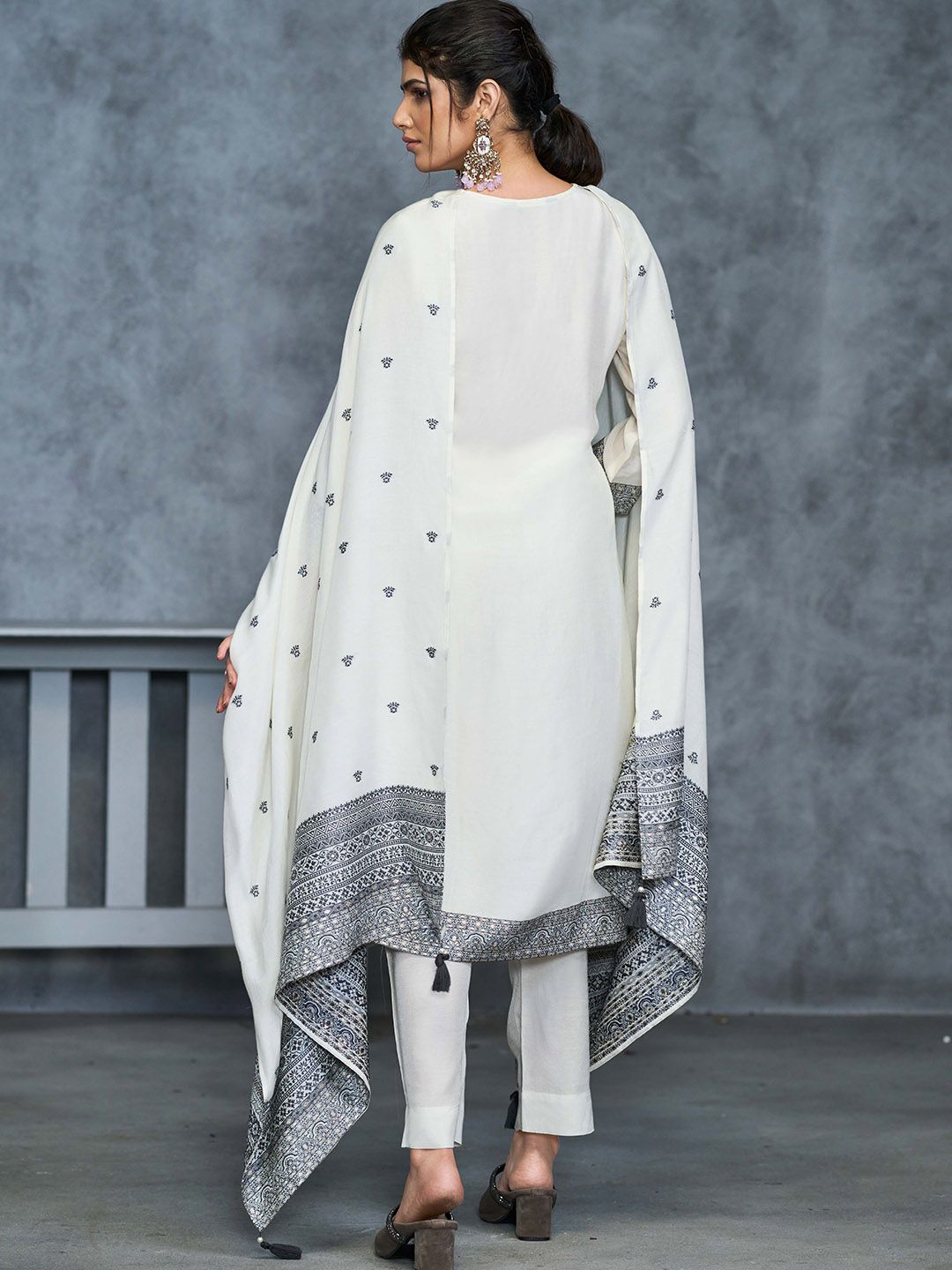 Label khoj pure embroideryjacqured kurta set