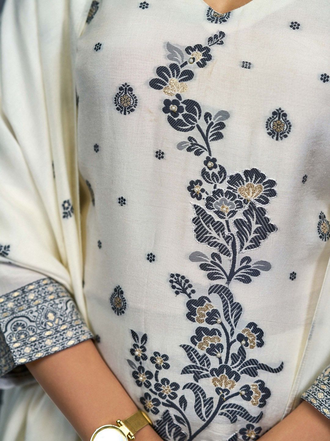 Label khoj pure embroideryjacqured kurta set