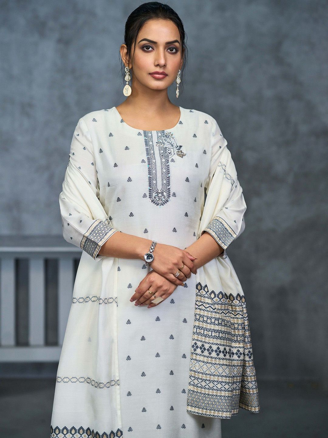 Label khoj pure embroideryjacqured kurta set