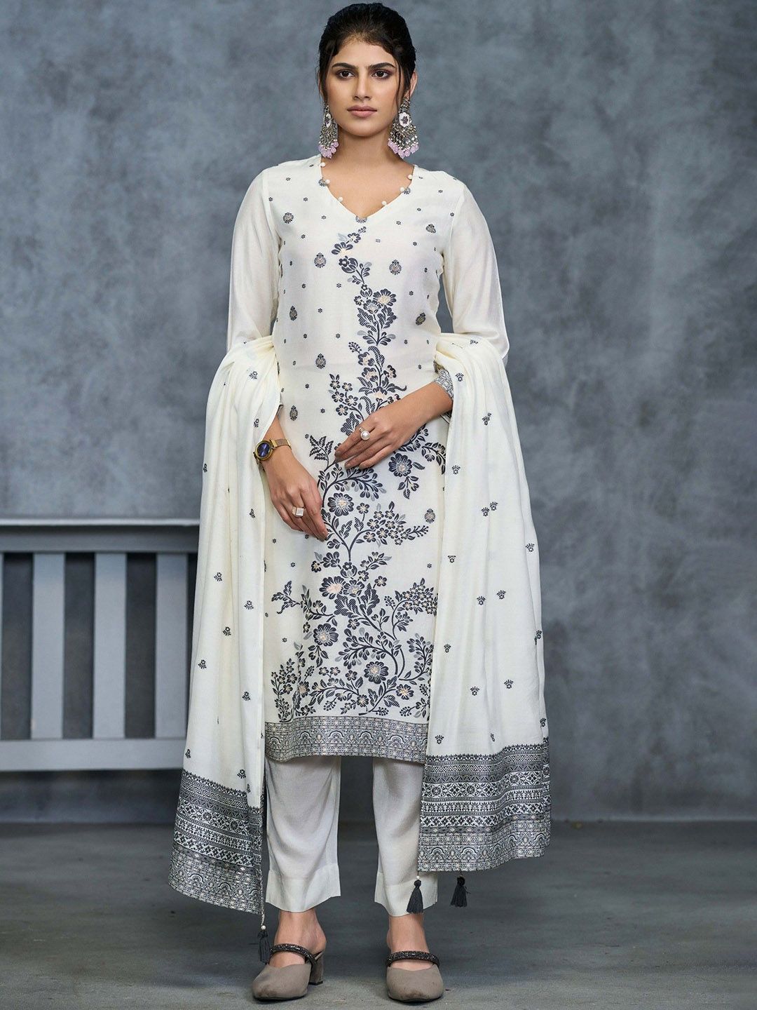 Label khoj pure embroideryjacqured kurta set