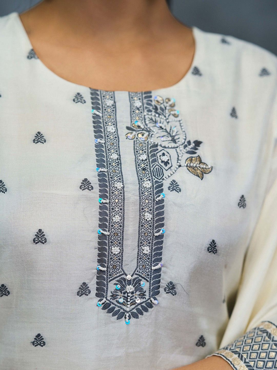 Label khoj pure embroideryjacqured kurta set
