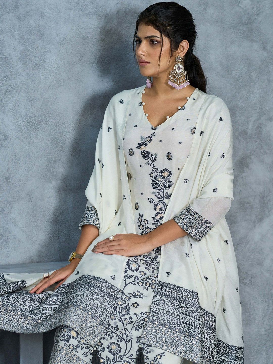 Label khoj pure embroideryjacqured kurta set