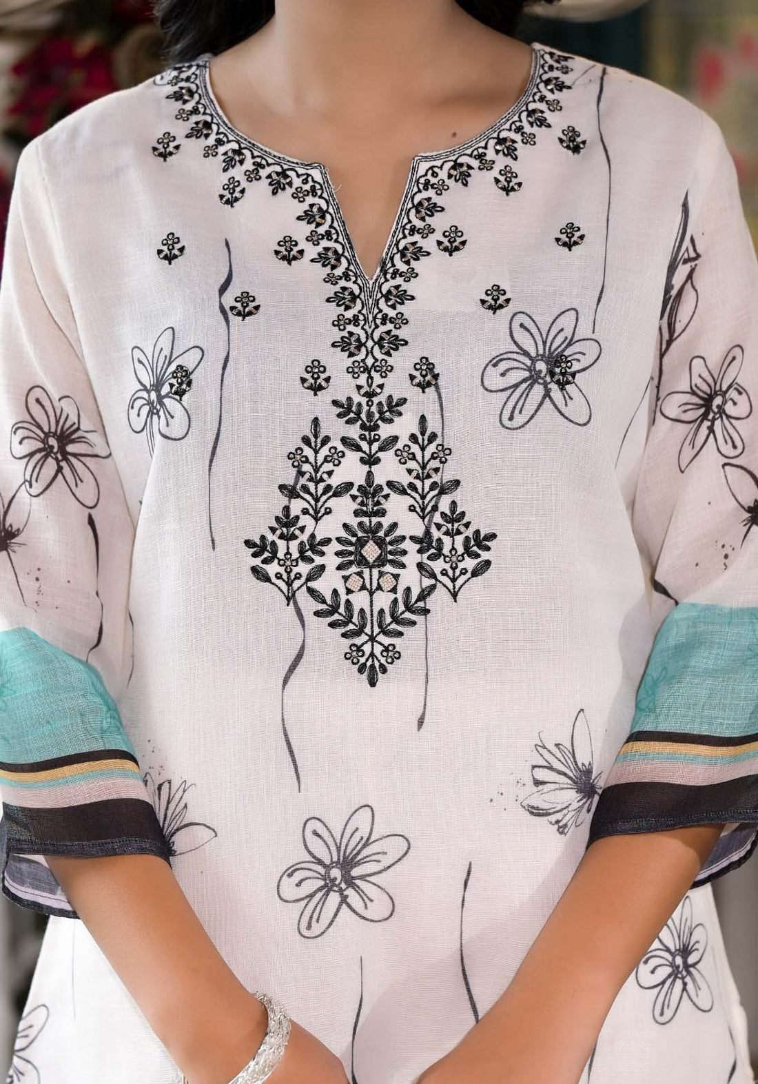 Label khoj lilen kurta , trouser and dupptta set