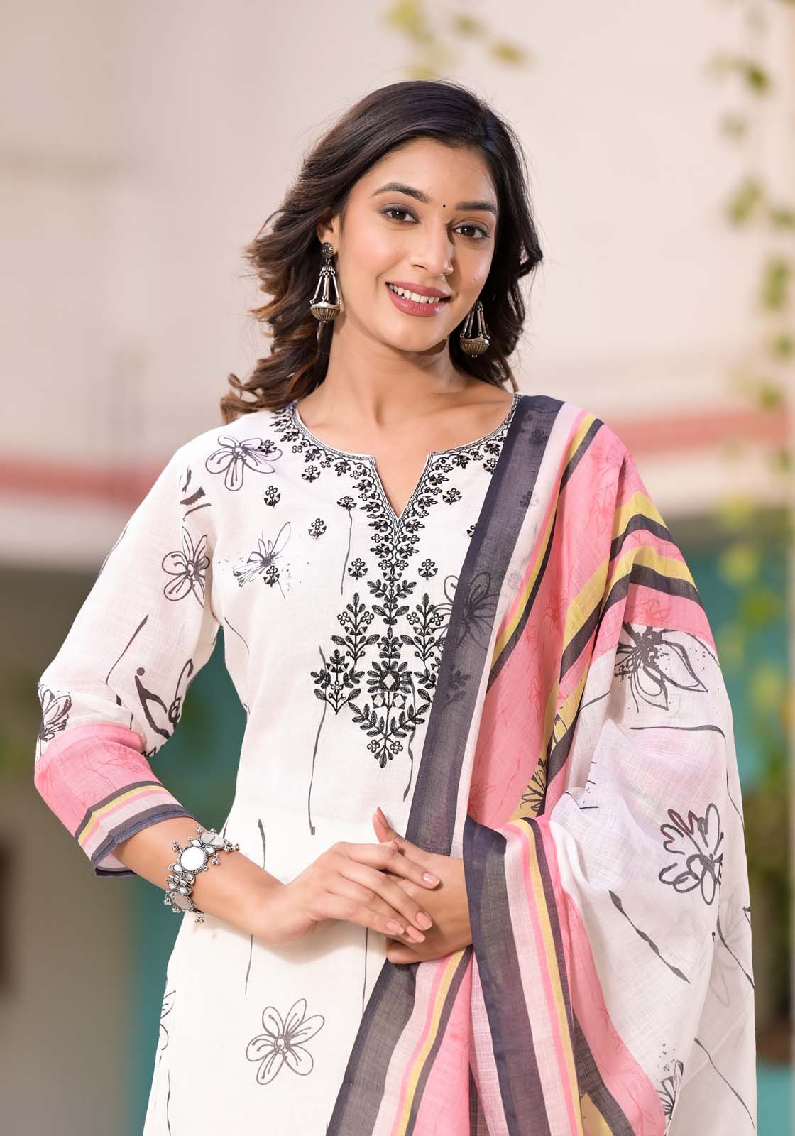 Label khoj lilen kurta , trouser and dupptta set