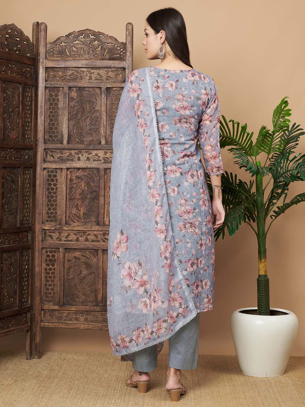 Label khoj lilen kurta , trouser and dupptta set