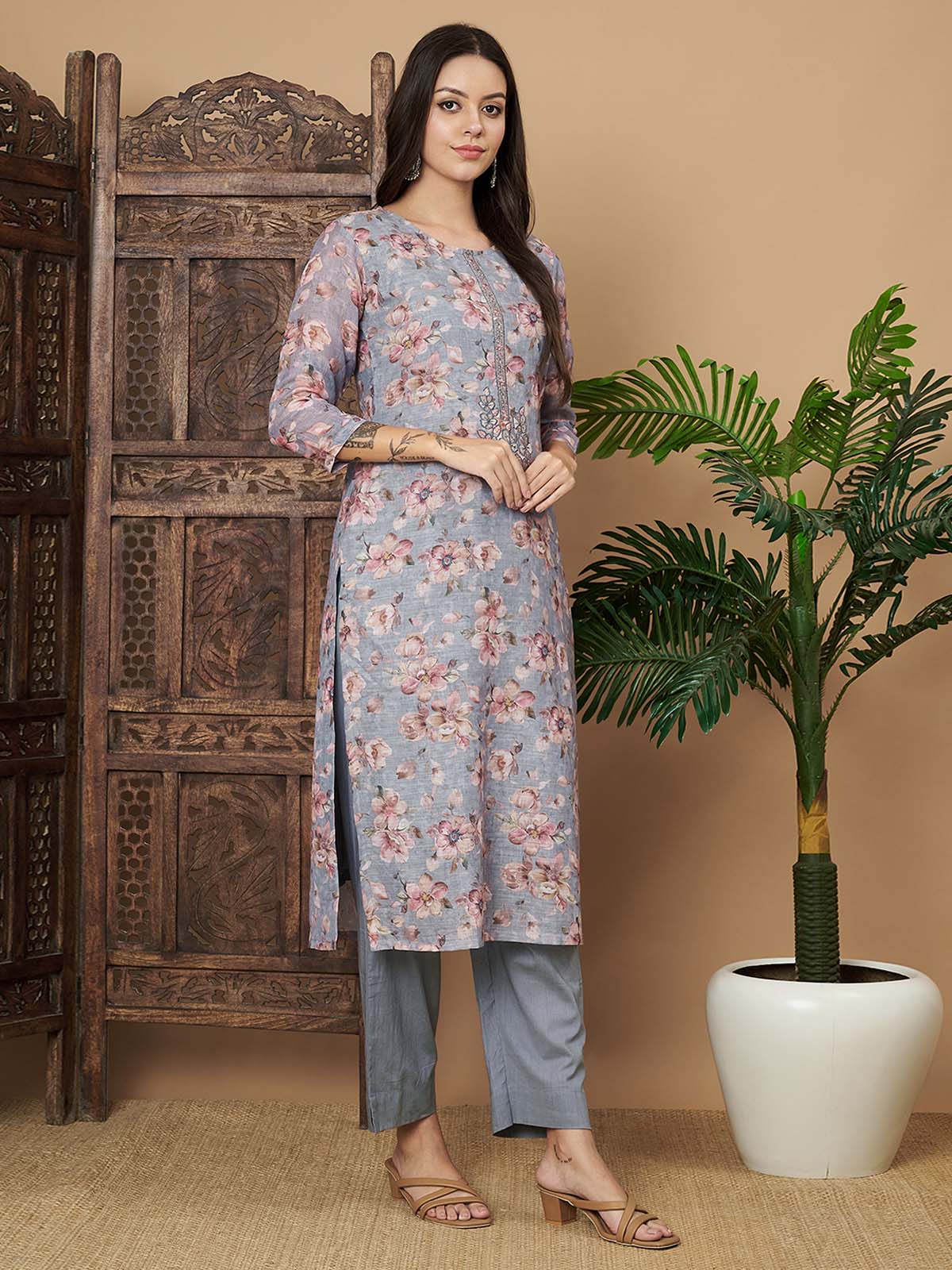 Label khoj lilen kurta , trouser and dupptta set