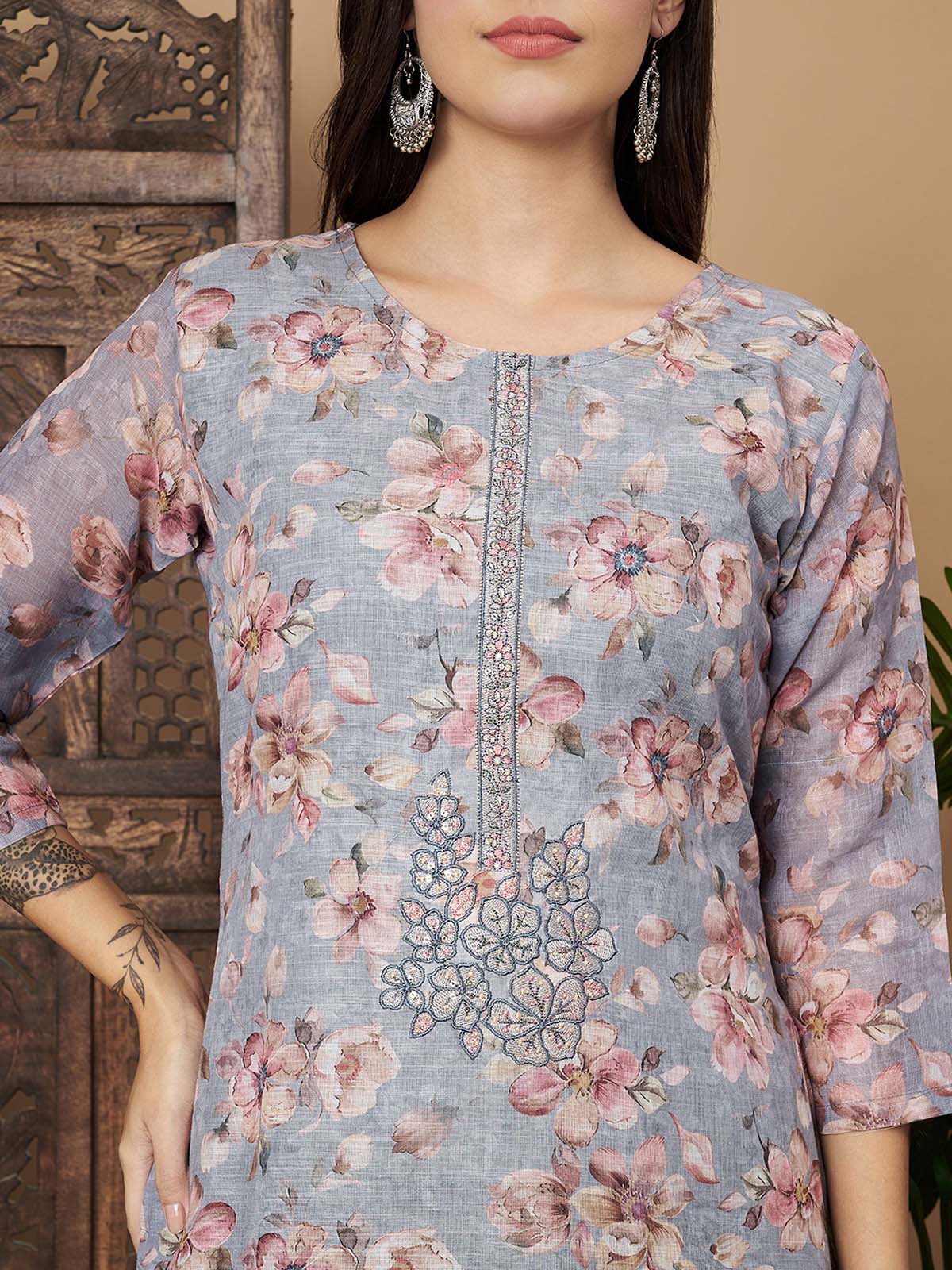 Label khoj lilen kurta , trouser and dupptta set