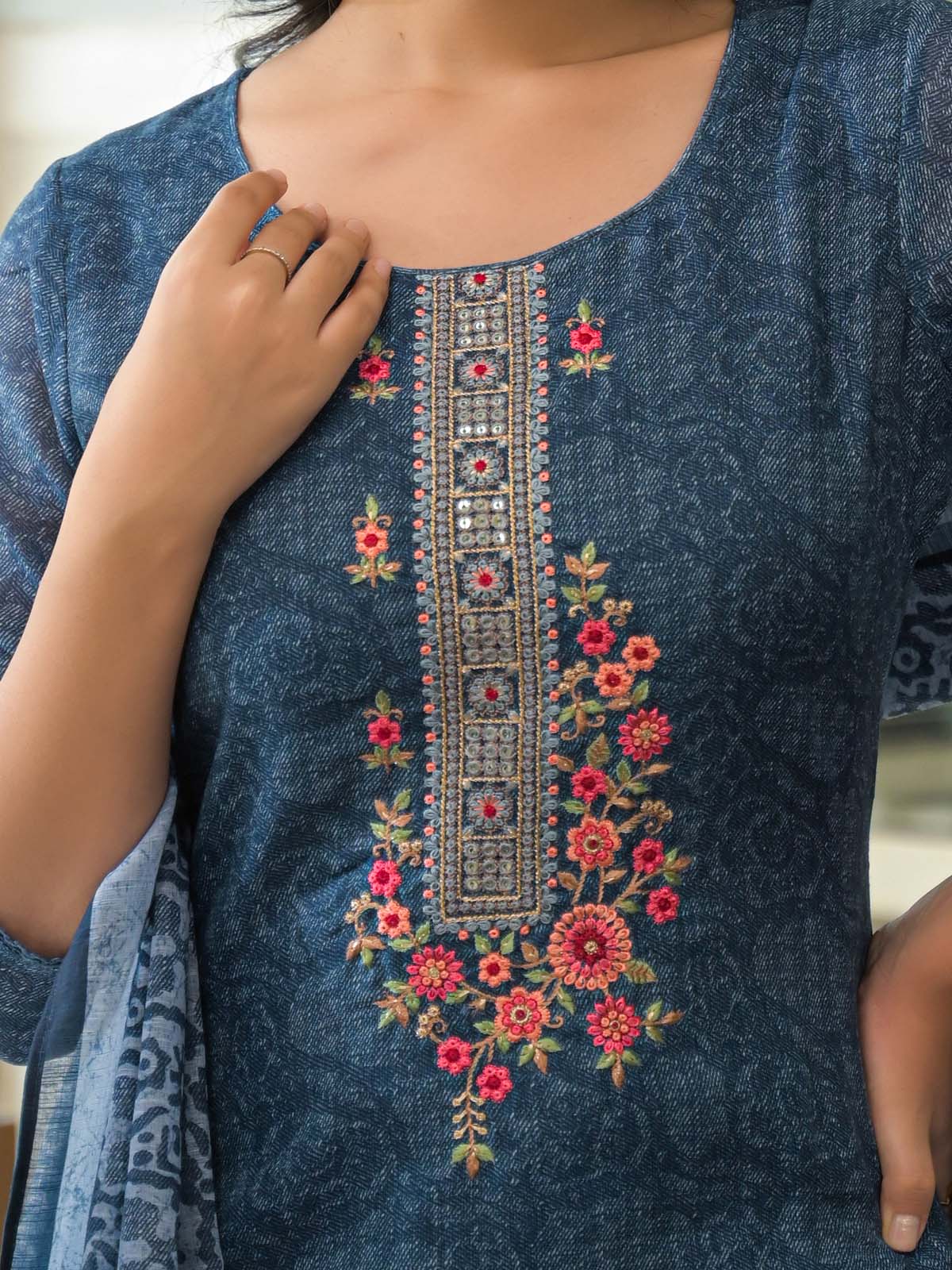 Label Khoj Women Lilen kurta, trouser and dupptta set