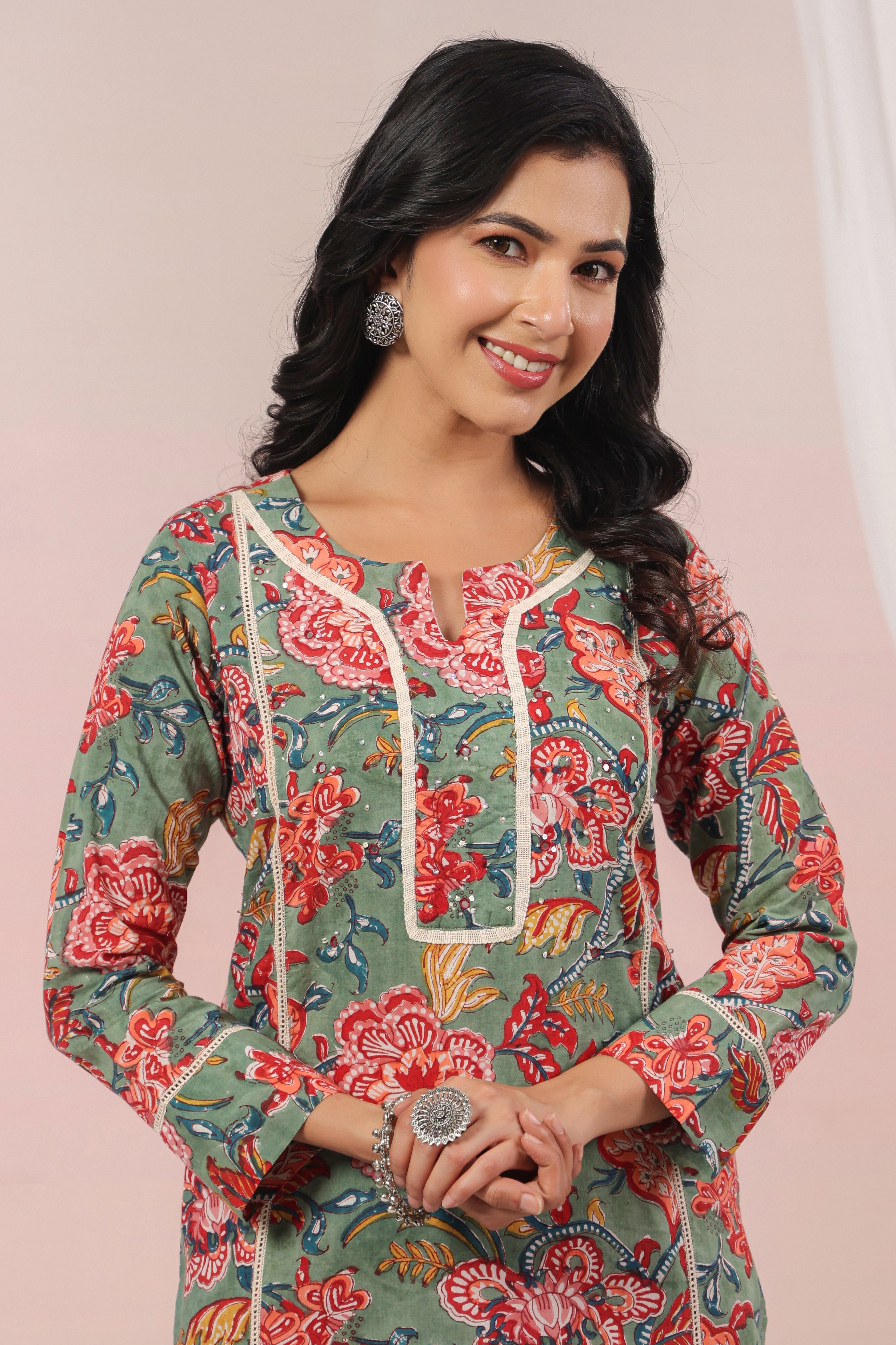 Shuddhi  Green and Red Semi Aline