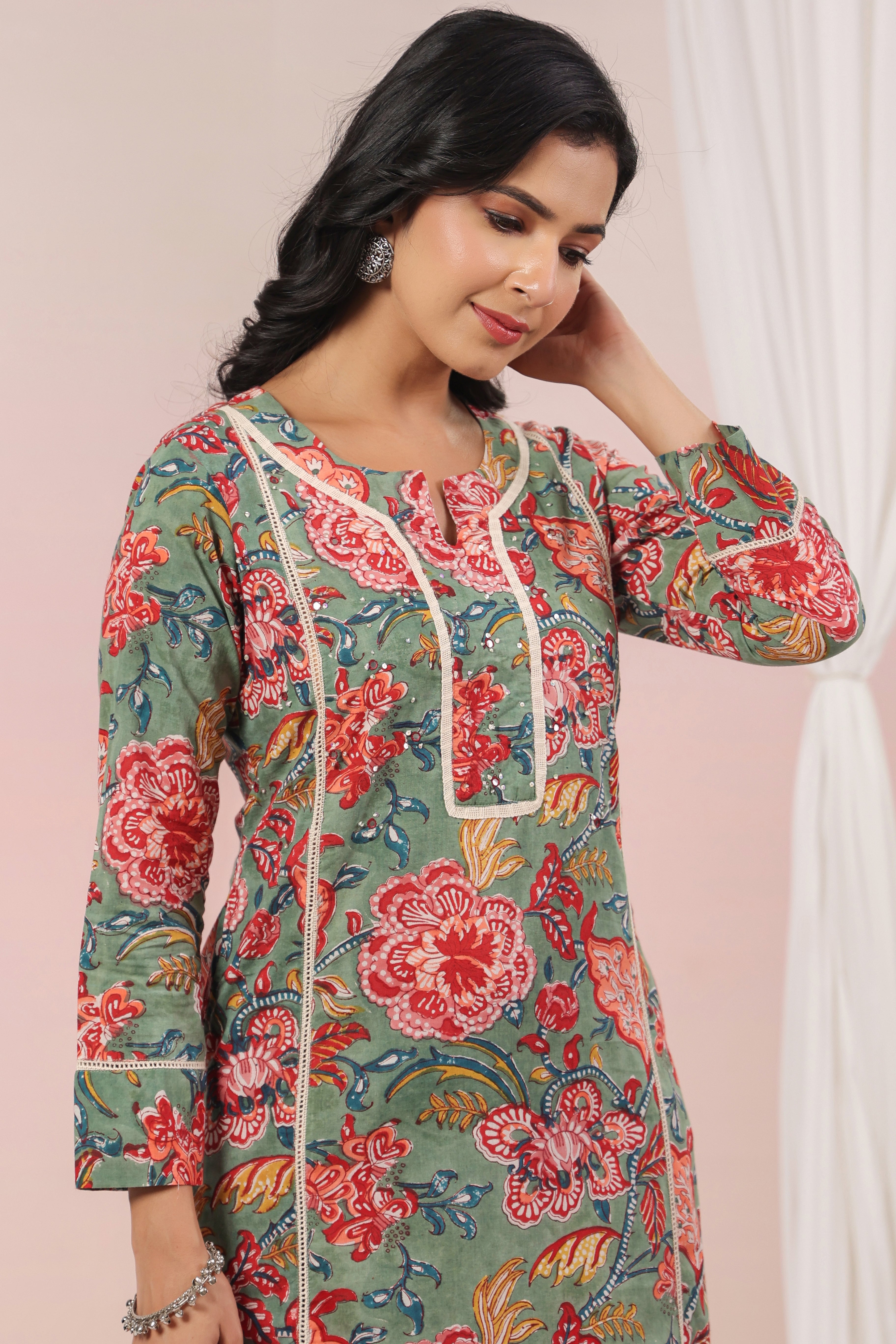 Shuddhi  Green and Red Semi Aline