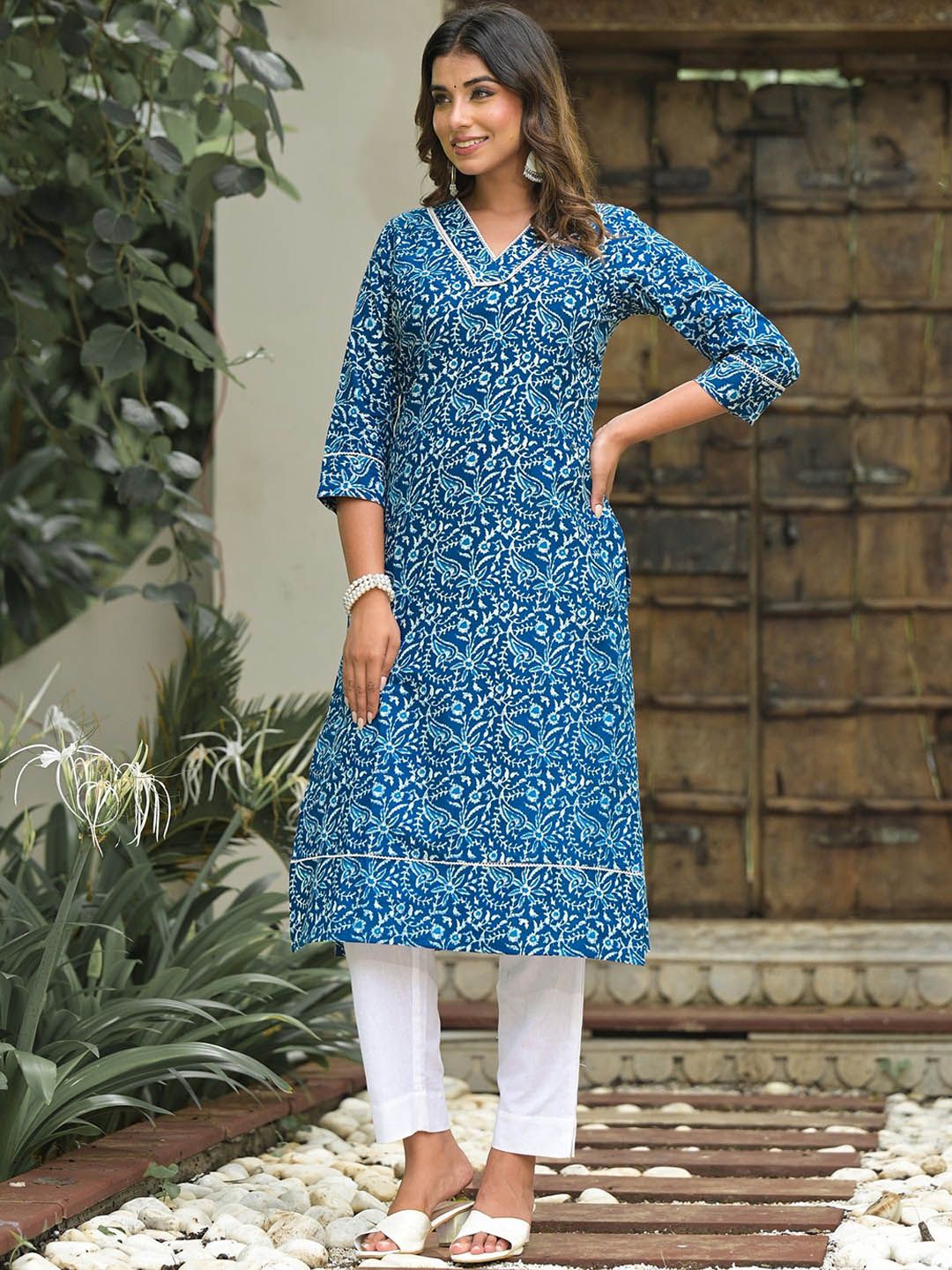 Label Khoj Women  Cotton  Printed Blue Color Kurta For Women
