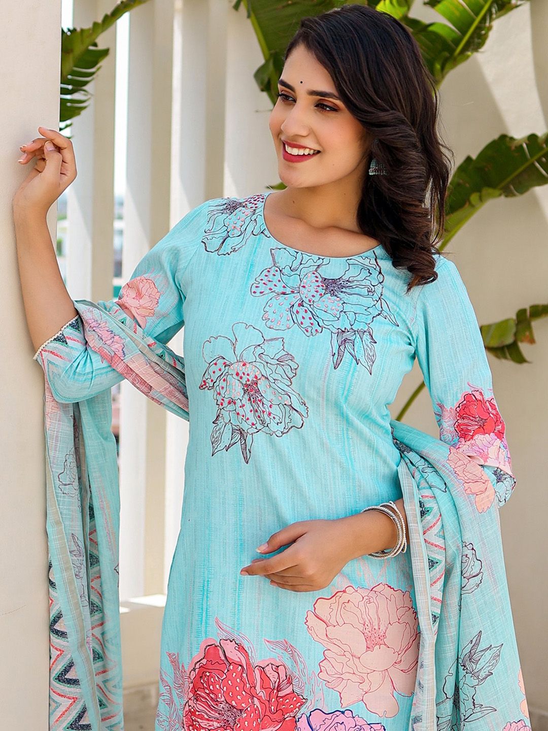 Label Khoj Women Lilen priint kurta, trouser and dupptta set