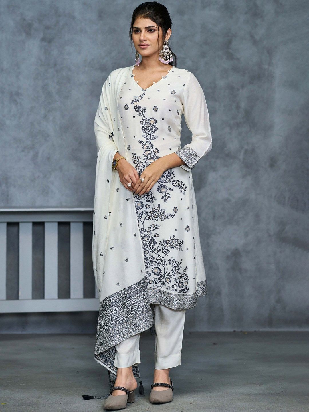 Label khoj pure embroideryjacqured kurta set