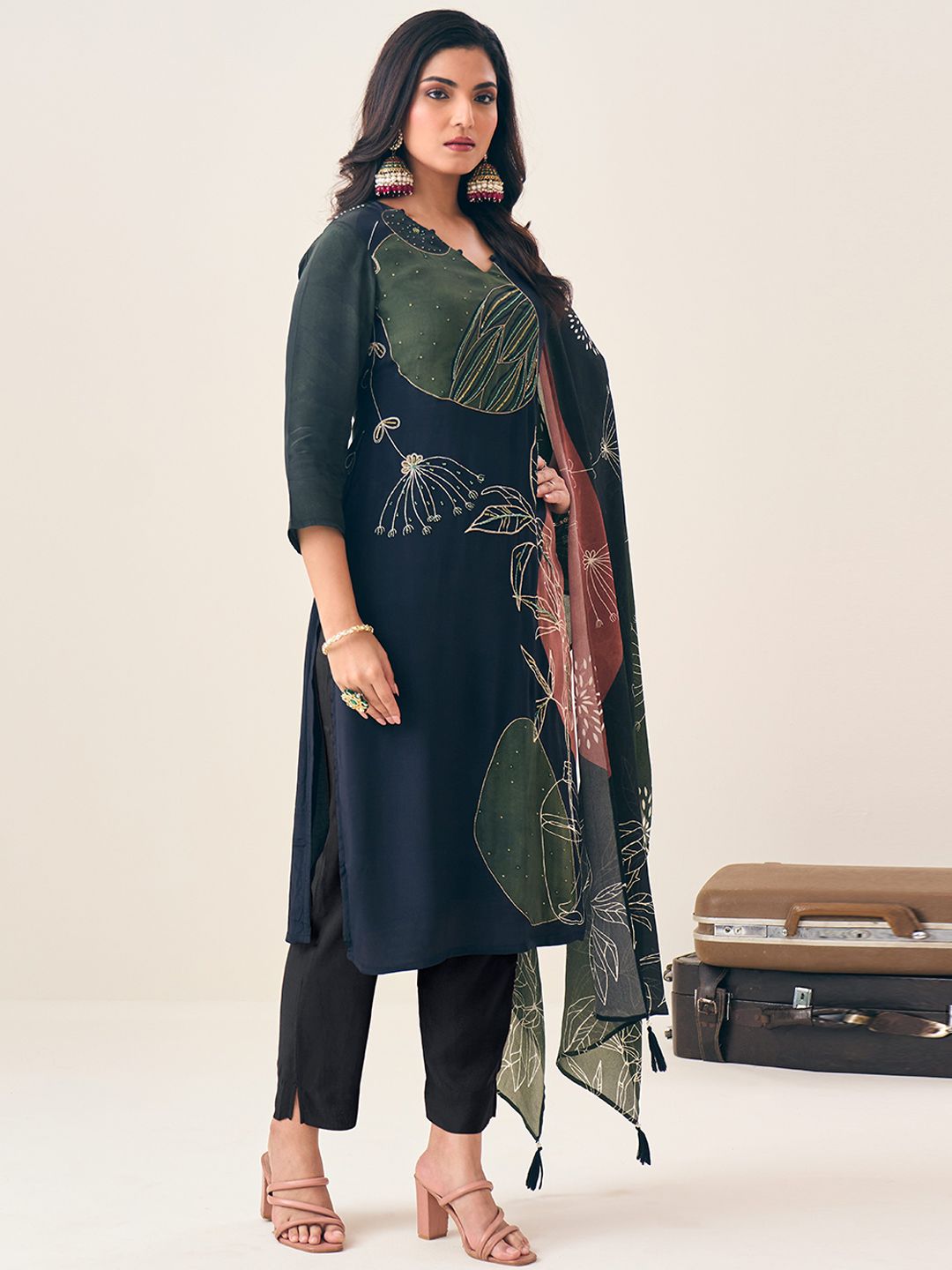 Label khoj Pure viscose maslin with hand work Kurta ,trouser and dupptta setblack Color