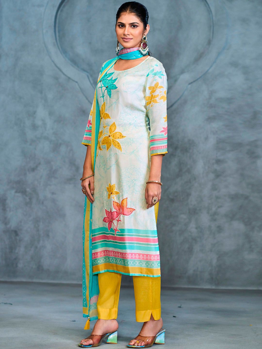 Label khoj Pure viscose maslin with hand work Kurta ,trouser and dupptta set