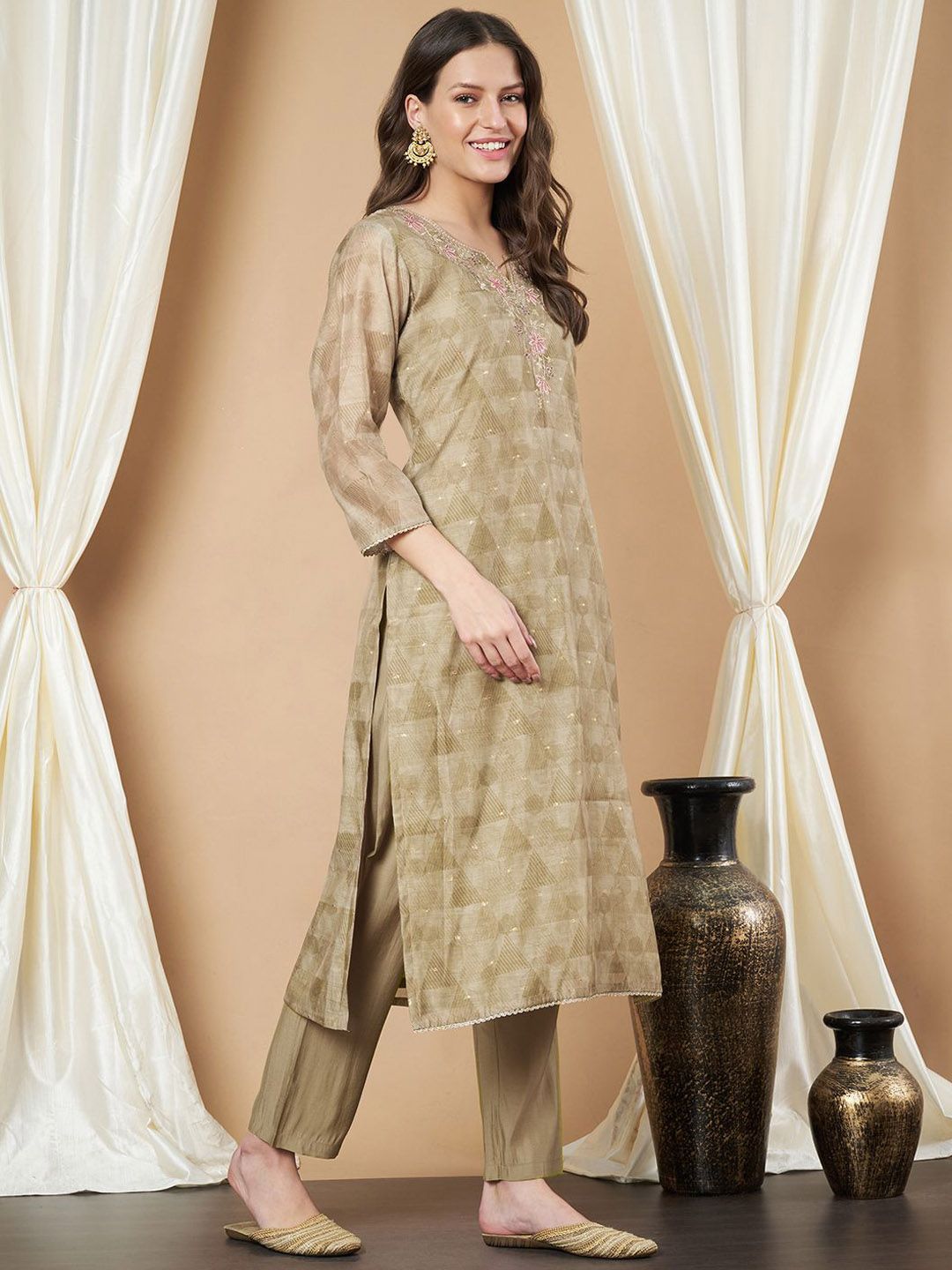 Label Khoj Women's Green Chanderi Embroidered Kurta with Pant and Green Dupatta