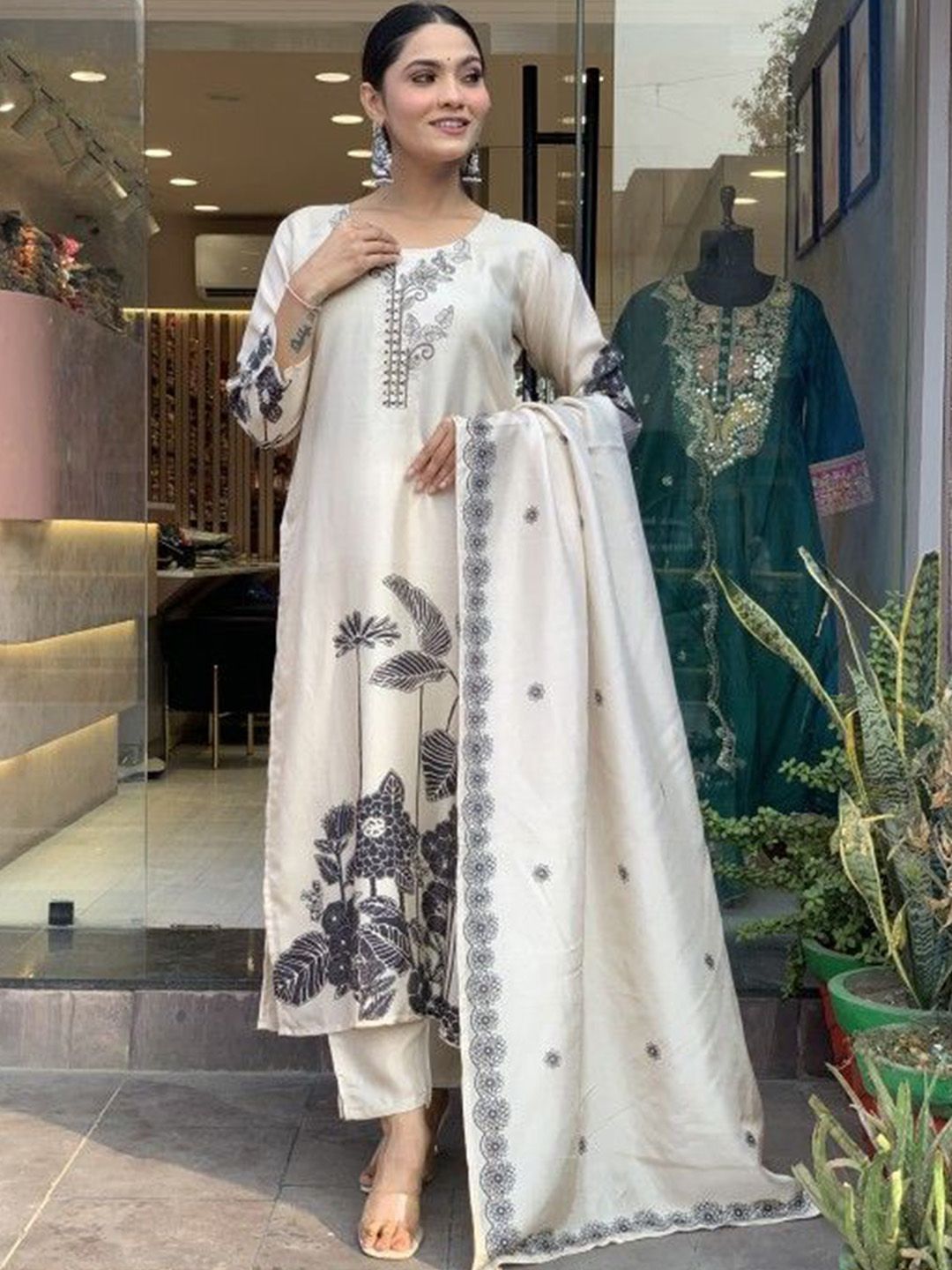 Label Khoj Women's White Muslin Hand Work Kurta with Pant and White Dupatta